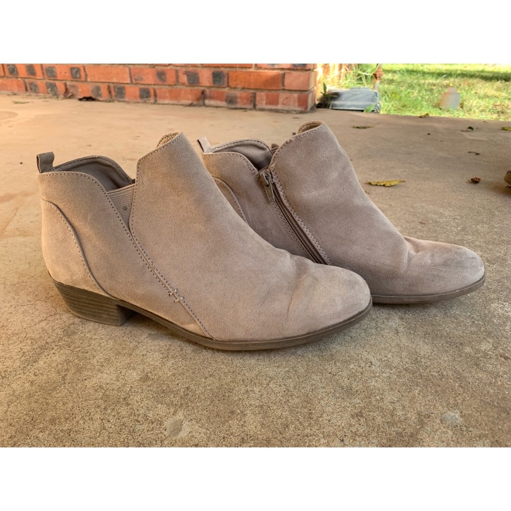Booties Taupe Size 10 Chelsea Boots